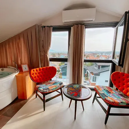 Fethiye'de Müstakil Havuzlu 4 Yatak Odalı Müstakil Villa Olive